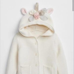 Gap sweater